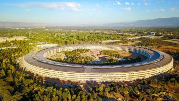 Vue aérienne du siège d'Apple. Crédit photo Ulazdik Kryhin