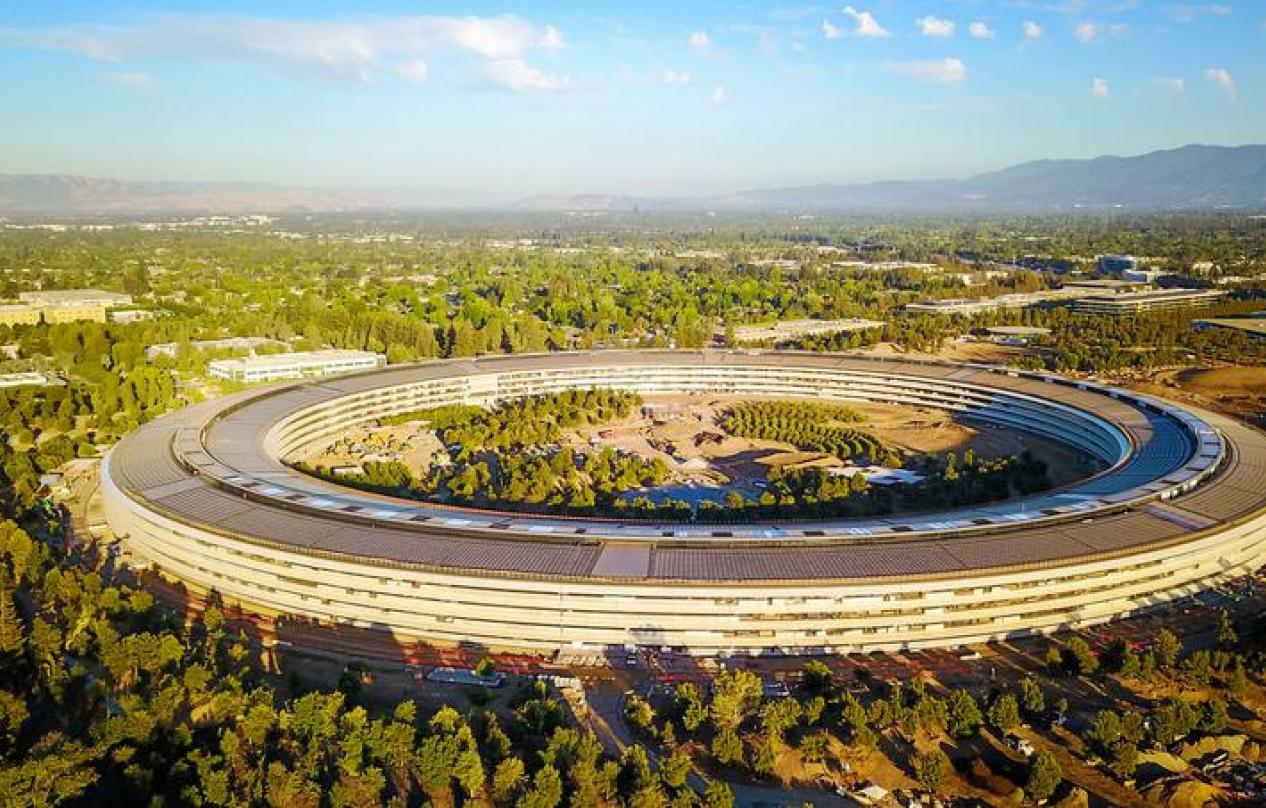 Vue aérienne du siège d'Apple. Crédit photo Ulazdik Kryhin